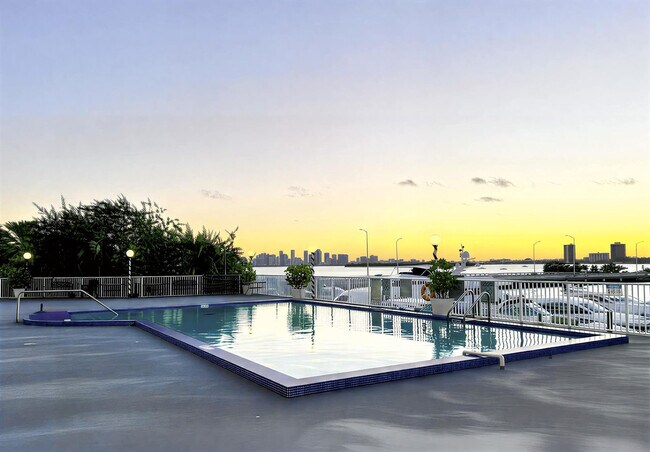 Building Photo - 212 West Dr