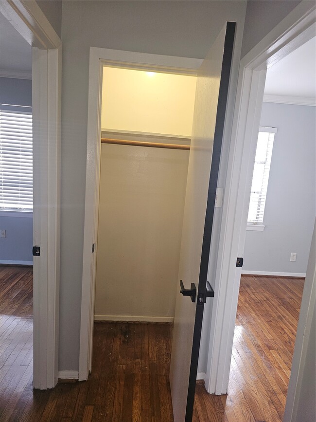 Building Photo - 10510 Sierra Dr