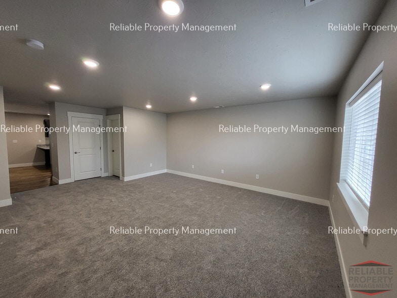 Building Photo - 2015 Lawrence Ln