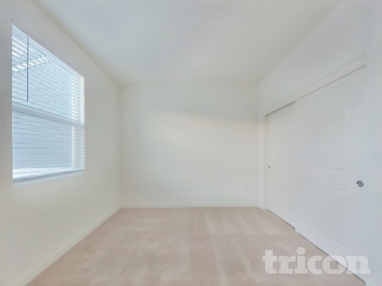 Building Photo - 2054 Delta Vw Ave