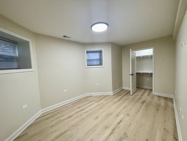 Building Photo - 4845 N Kostner Ave