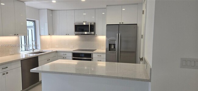 Building Photo - 226 Seaview Dr