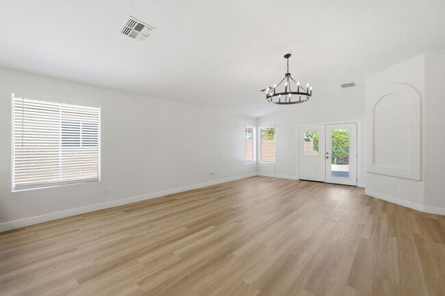 Building Photo - Stunning Home in North Phoenix