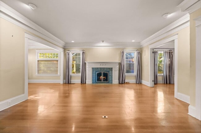 Building Photo - Elegant Grant Park Craftsman with Wine Cel...