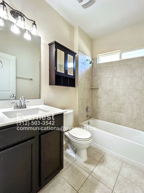 Building Photo - 139 Wainscot Oak Wy