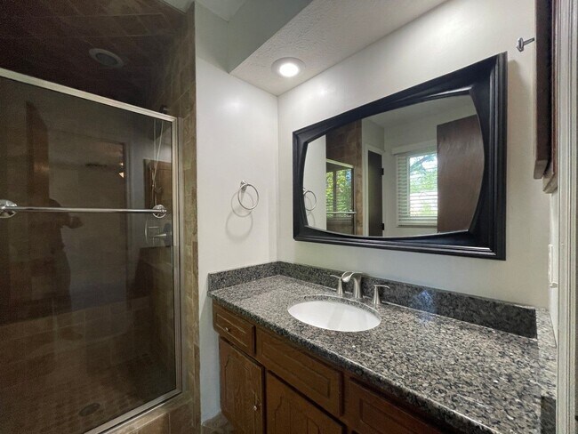 Building Photo - Home For Rent Papillion