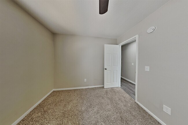 Building Photo - 3414 Green Fields Dr