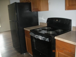 Building Photo - 79 Chestnut Dr