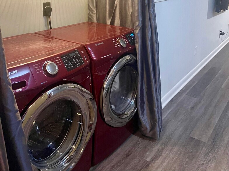 Building Photo - 1241 University Ct