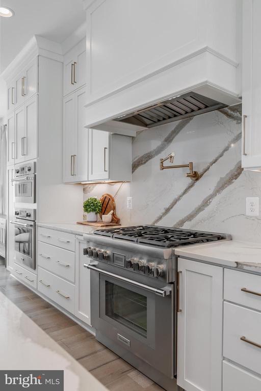 Building Photo - 8201 River Rd