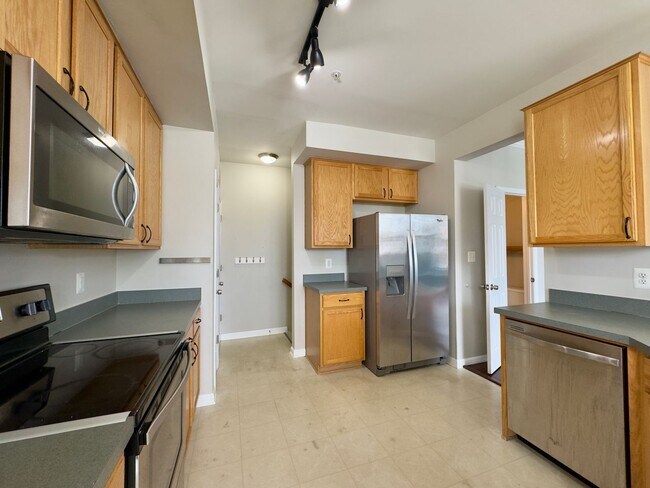 Building Photo - 170 Mohegan Dr