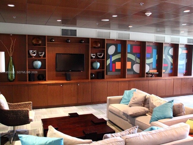 Building Photo - 2641 N Flamingo Rd