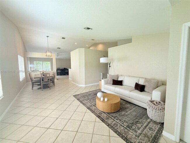 Building Photo - 1530 Canary Island Dr