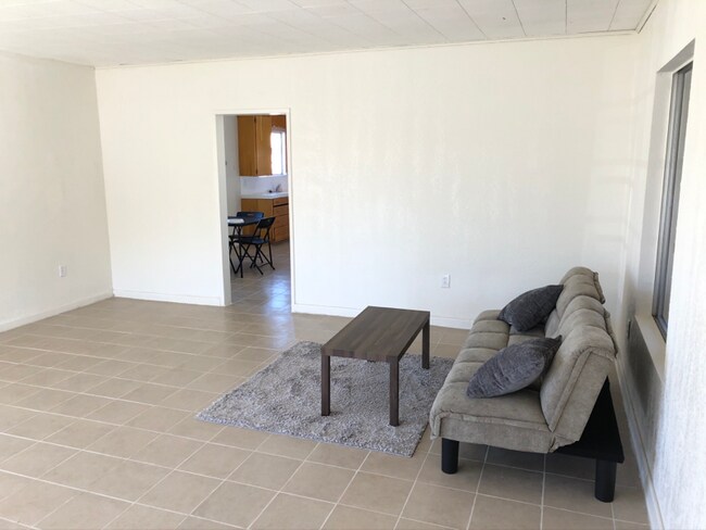 Building Photo - 578 Fern Ave
