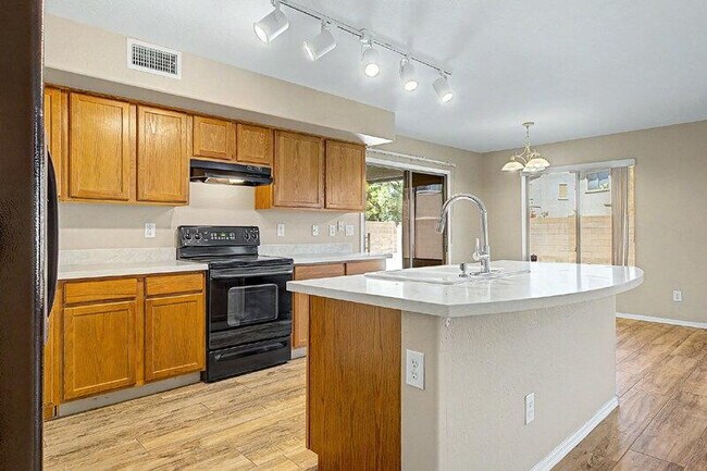 Building Photo - 16317 N 152nd Ave