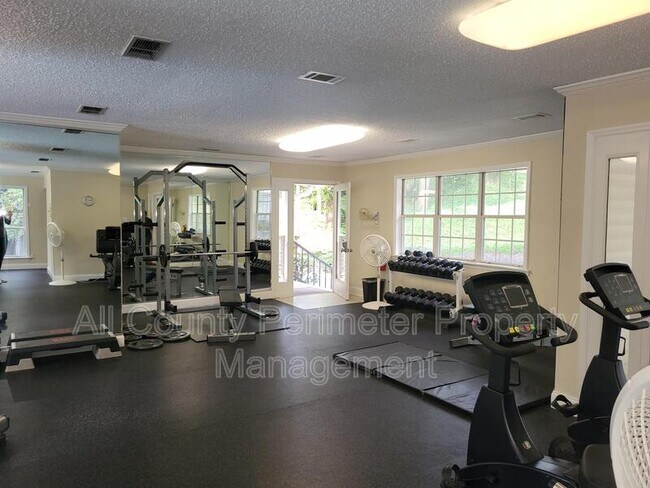 Building Photo - 6822 Glenridge Dr