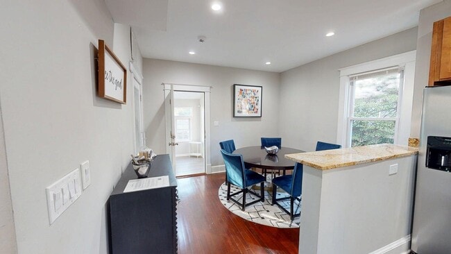 Building Photo - 1341 Franklin St NE