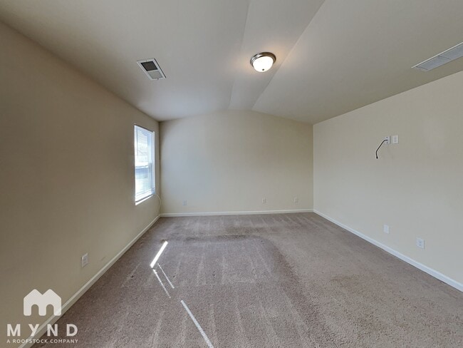 Building Photo - 2547 Piering Dr