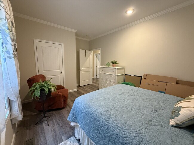 Building Photo - Immaculate Newer 3BR/2BA Brevard Home with Open Layout – Pet-Friendly