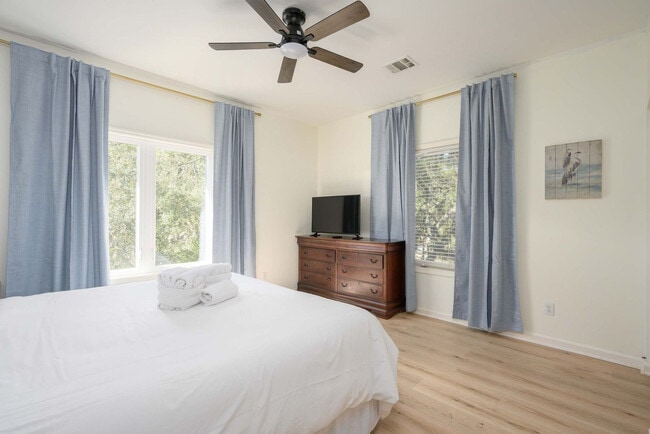 Building Photo - 3 Cassina Ln