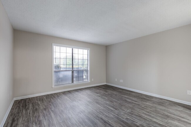 Building Photo - Discover Your Lakeside Oasis: 2 Bedroom Condo at Harris Lake