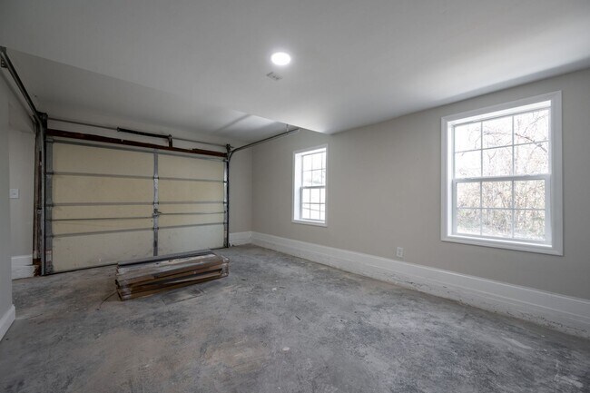 Building Photo - 640 Mission Ridge Rd