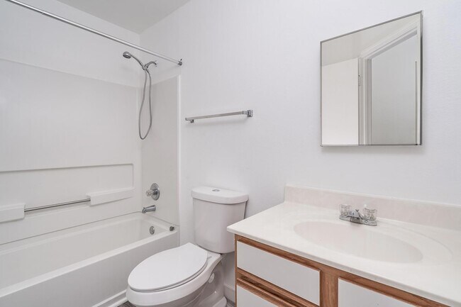 Building Photo - 1305 Water Spaniel Way