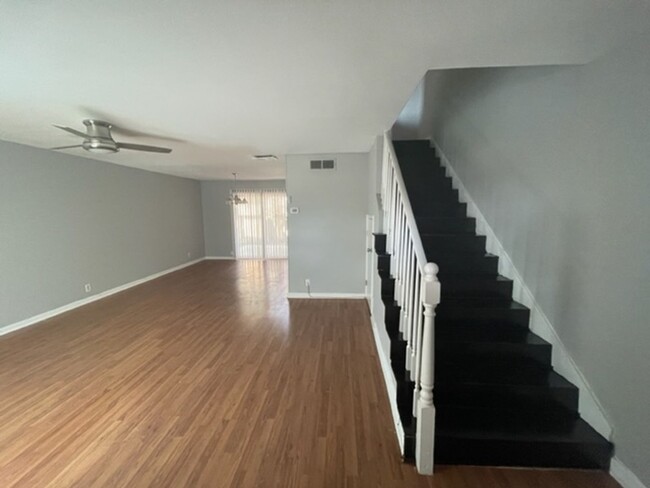 Building Photo - Ready for Move In-Updated Modern Condo 2/2...