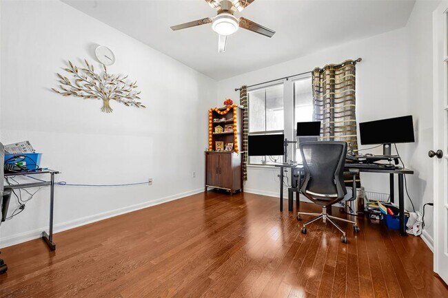 Building Photo - 300 Southern Cross Dr