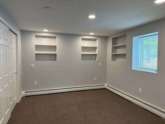 Building Photo - 299 Corning Rd