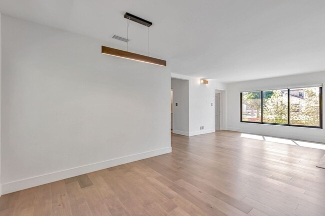 Building Photo - Remodeled Home in near Downtown Mountain View