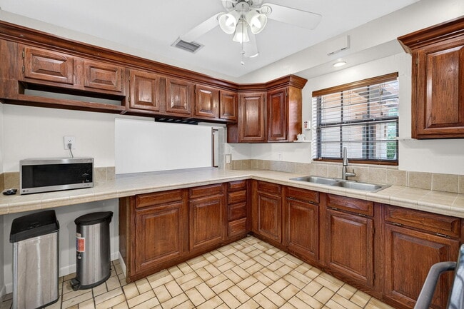 Building Photo - 2060 Tropic Isle