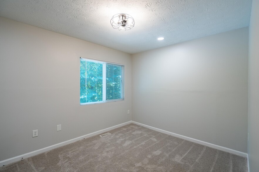 Building Photo - 1364 S Talbott St