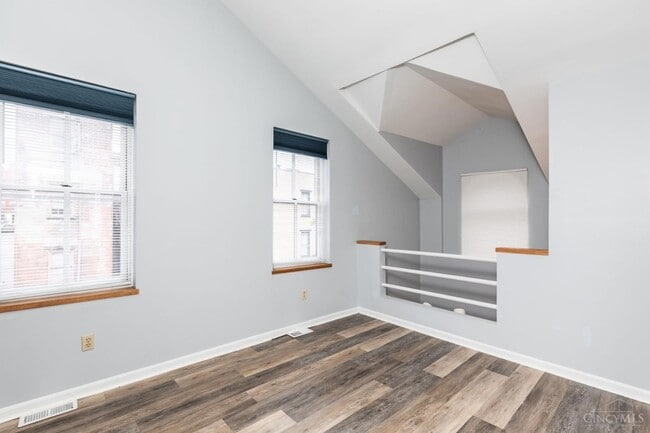 Building Photo - 127 W 9th St