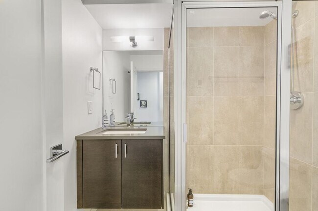 Building Photo - 722 3rd Ave N