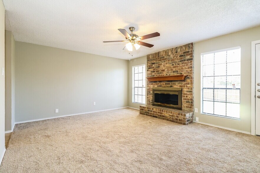 Building Photo - 908 Blue Ridge Dr