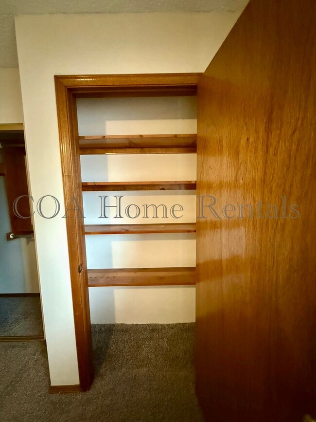 Building Photo - West Side Townhome
