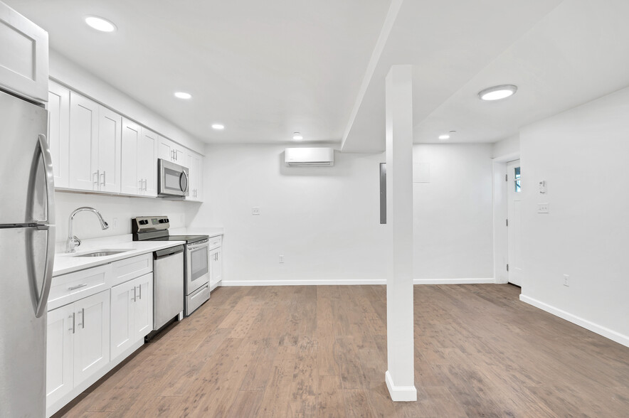 Living room - 5333 42nd St NW