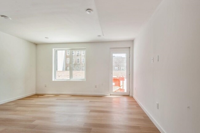Primary Photo - 401 Jackson St