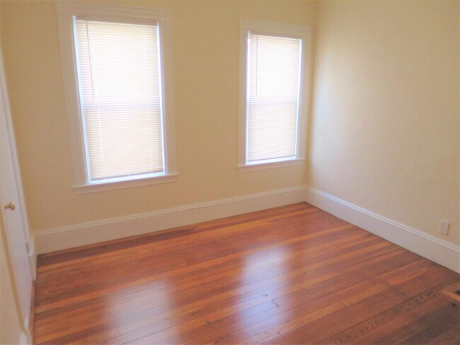 Building Photo - 324 Highland Ave