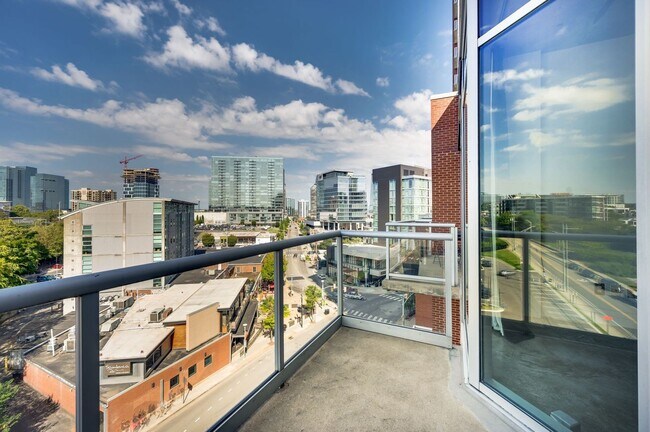 Building Photo - Awesome 1BE/1BA Condo in the Gulch w/2-res...