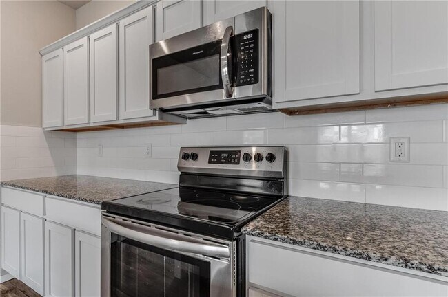 Building Photo - 923 S Nighthawk Ln
