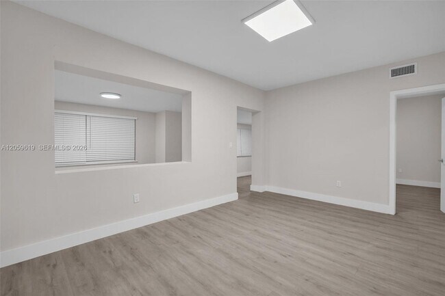 Building Photo - 3030 NW 16th St