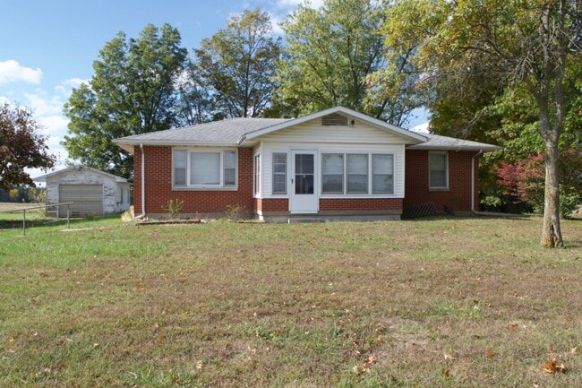Primary Photo - 3 Bedroom House Next To Columbia Regional Airport!