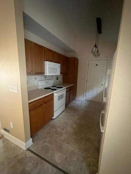 Building Photo - 2721 Bridgeport Dr