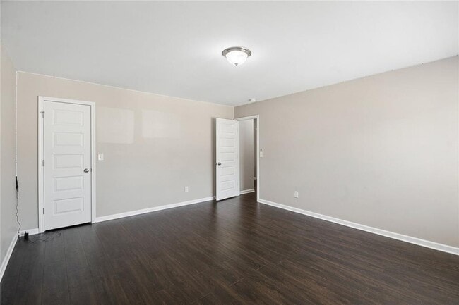 Building Photo - 462 Fredrick Dr
