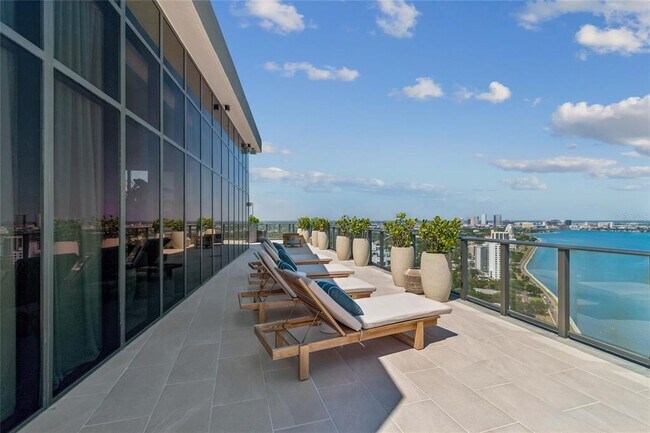 Building Photo - 3015 S Ysabella Ave