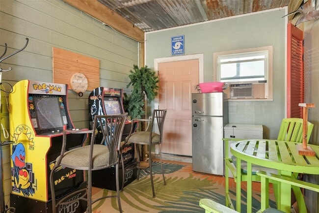 Building Photo - 4135 Fort Bend Dr
