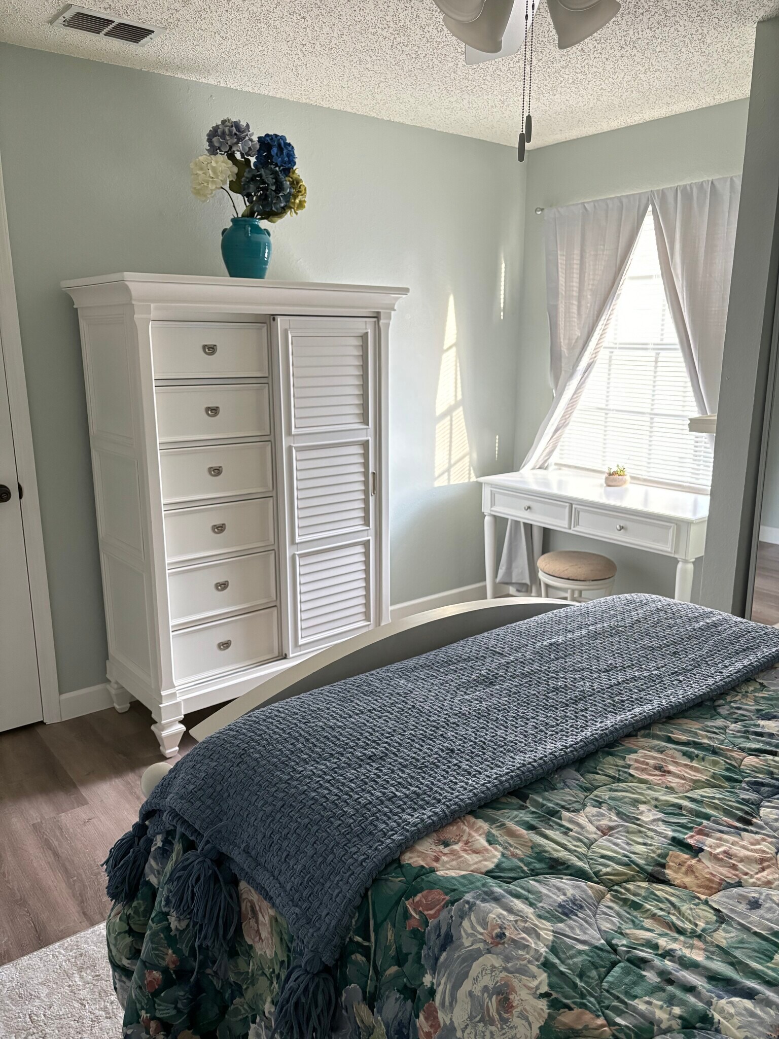 Building Photo - 3705 SW 27th St