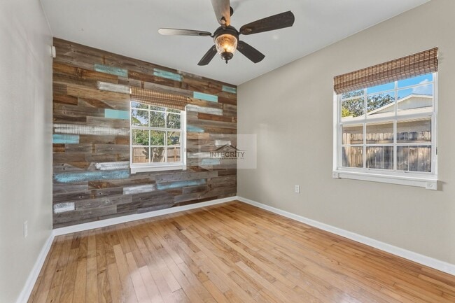 Building Photo - 4619 W Bay Villa Ave